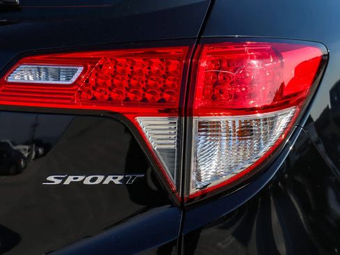 Used 2020 Honda HR-V Sport image 9