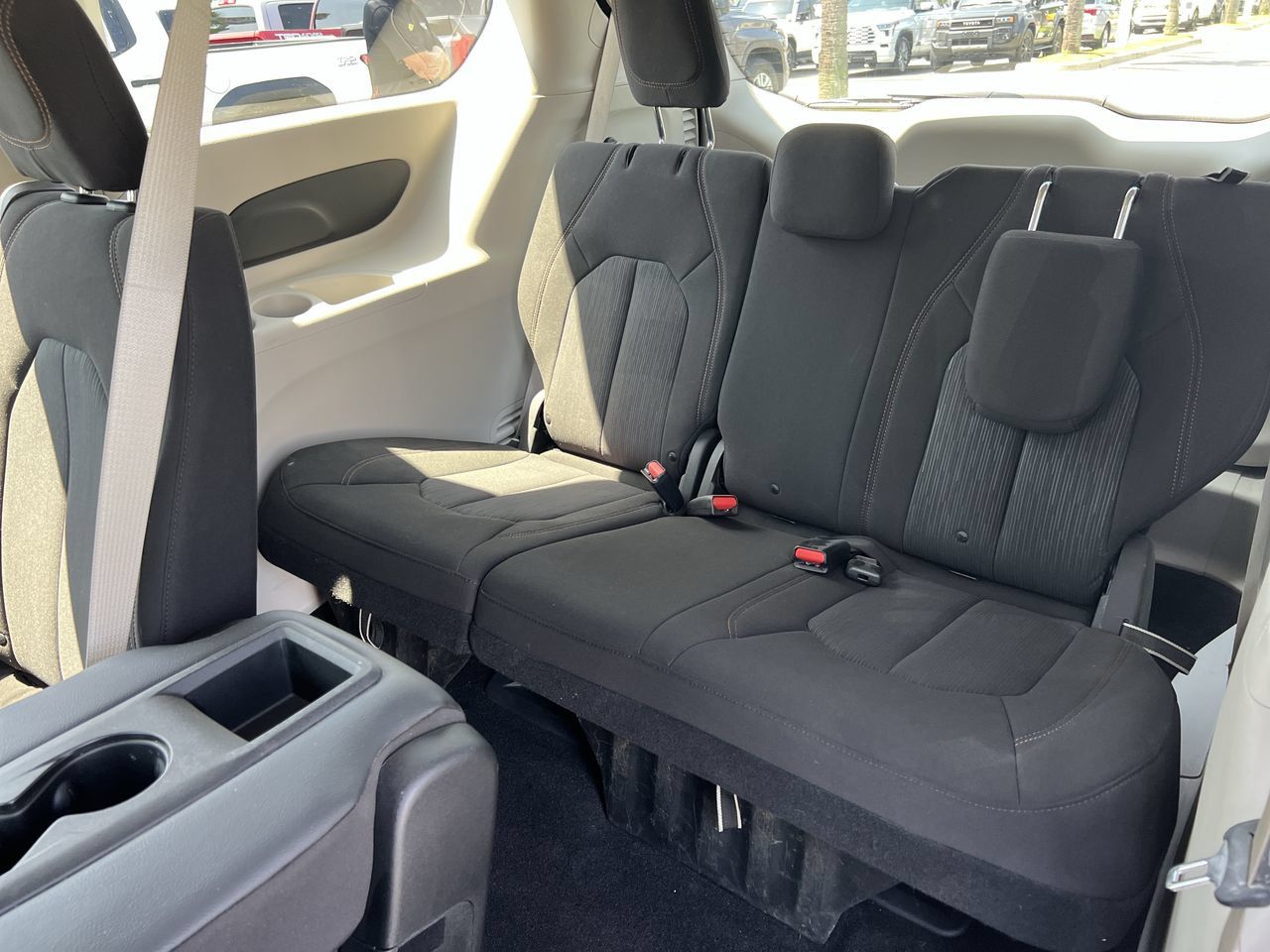 Used 2020 Chrysler Pacifica Touring w/ Tire & Wheel Group FWD image 31