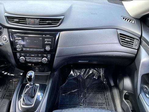Used 2017 Nissan Rogue SV AWD/4WD image 24