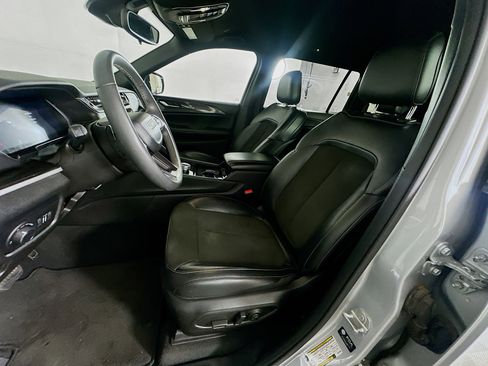 Used 2023 Jeep Grand Cherokee L Laredo RWD image 13
