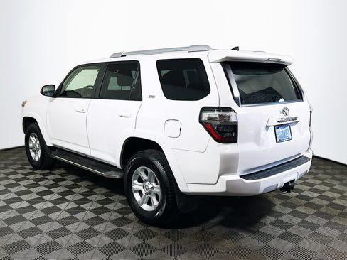 Certified 2018 Toyota 4Runner SR5 AWD/4WD image 5