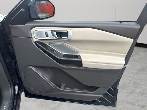 Used 2020 Ford Explorer Platinum w/ Premium Technology Package AWD/4WD image 13