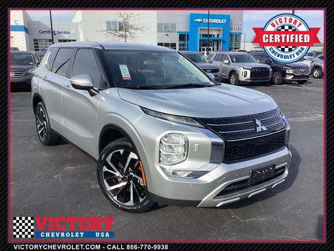 Used 2023 Mitsubishi Outlander SE image 1