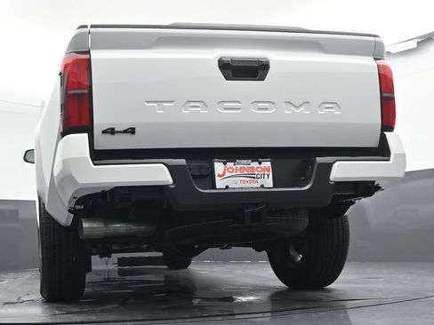 Used 2025 Toyota Tacoma TRD Sport image 35