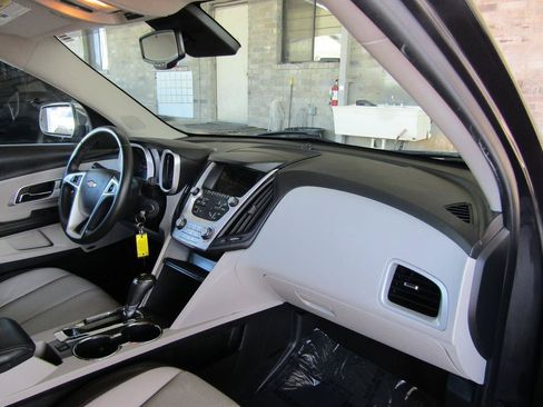 Used 2016 Chevrolet Equinox LTZ w/ Enhanced Convenience Package FWD image 11