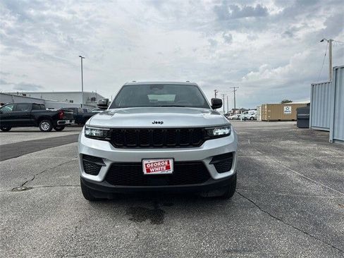 Used 2024 Jeep Grand Cherokee Altitude image 9