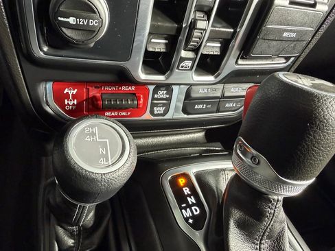 Used 2025 Jeep Wrangler Unlimited Rubicon image 23