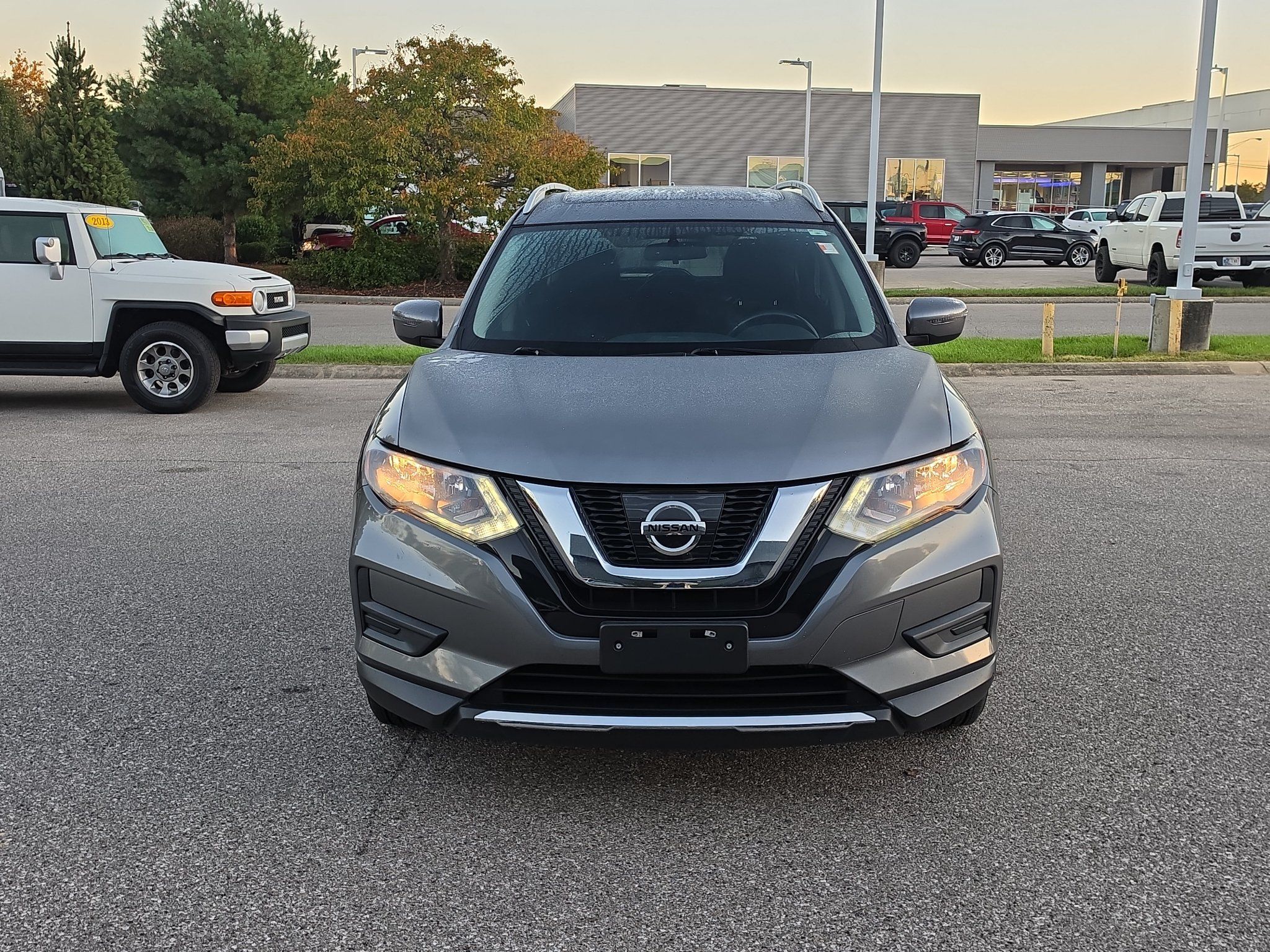 Used 2017 Nissan Rogue SV w/ Sun & Sound Touring Package AWD/4WD image 2