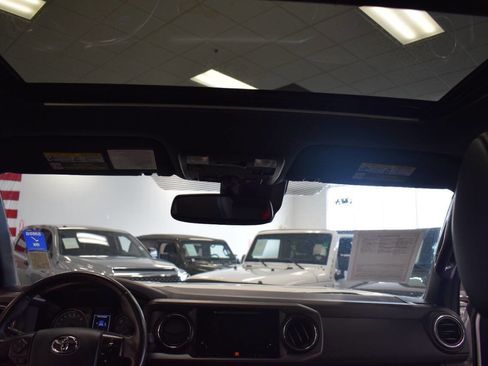 Used 2019 Toyota Tacoma TRD Off-Road image 48