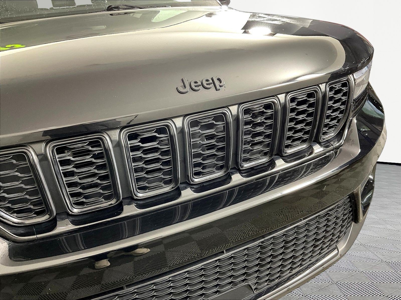 Used 2023 Jeep Grand Cherokee Altitude AWD/4WD image 32