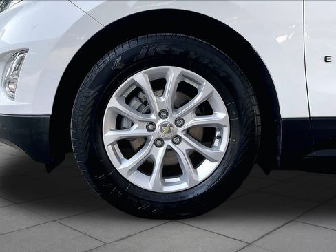 Used 2021 Chevrolet Equinox LS w/ LPO, Blackout Package FWD image 10