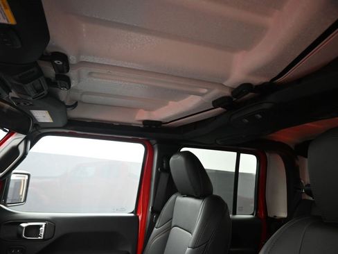 New 2025 Jeep Gladiator Sport image 14