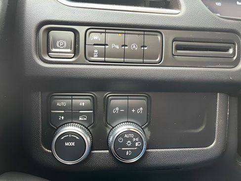 Certified 2023 GMC Yukon SLT AWD/4WD image 14