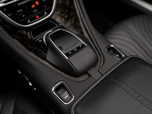 Used 2019 Aston Martin DB11 Volante RWD image 51