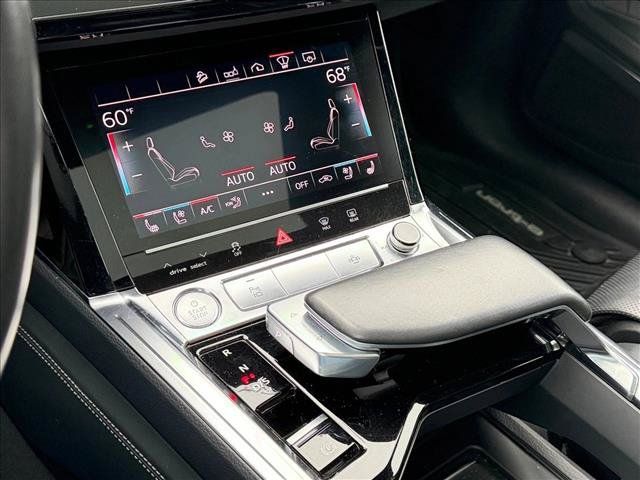Used 2019 Audi e-tron Prestige w/ Prestige Package AWD/4WD image 12