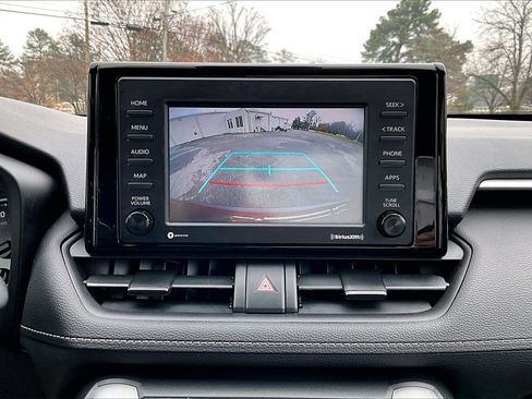 Used 2021 Toyota RAV4 LE image 12