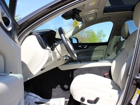 Certified 2023 Volvo XC60 B5 Plus w/ Climate Package AWD/4WD image 23