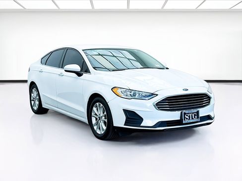 Used 2019 Ford Fusion SE image 3