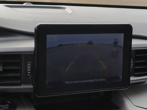 Used 2022 Ford Explorer XLT w/ Equipment Group 202A image 22