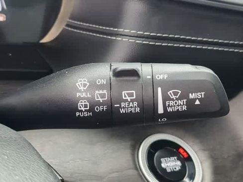 Used 2025 Jeep Grand Cherokee Limited w/ Black Appearance Package image 27