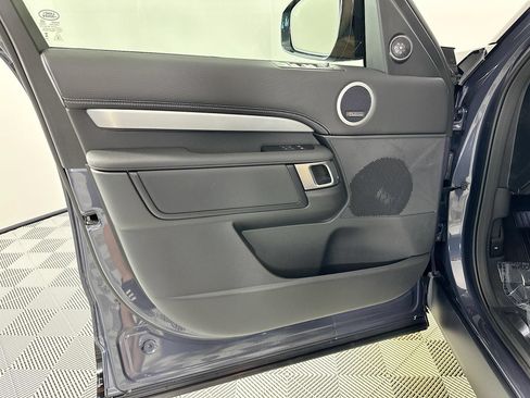 Used 2025 Land Rover Discovery Dynamic SE AWD/4WD image 14