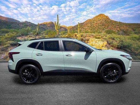 Used 2025 Chevrolet Trax ACTIV w/ Driver Confidence Package FWD image 3