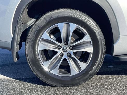 Used 2023 Toyota Highlander XLE image 32