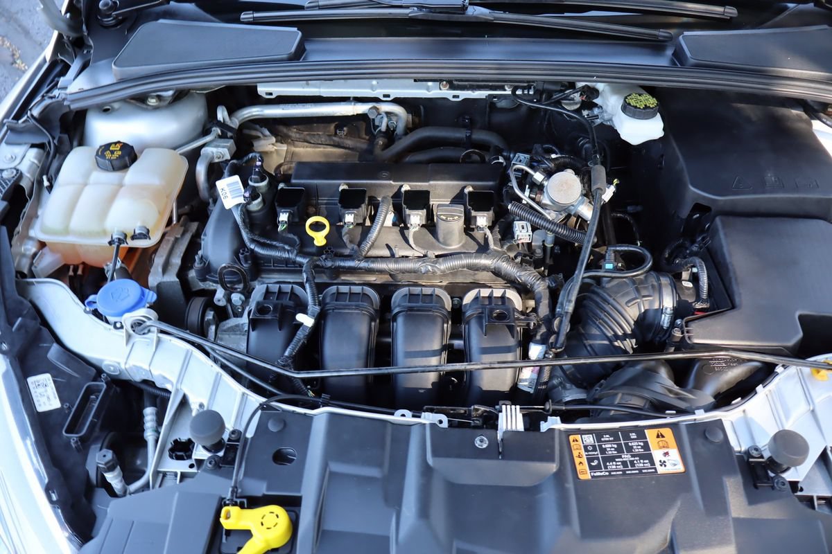 Used 2018 Ford Focus SE w/ Cold Weather Package FWD image 36