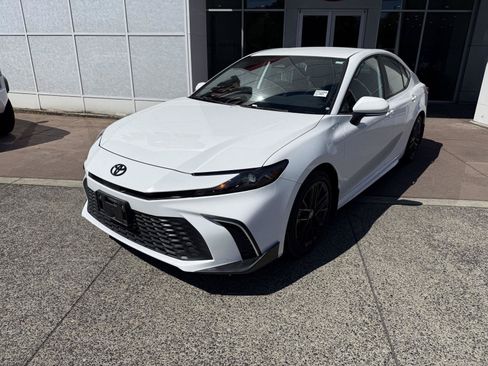 Used 2026 Toyota Camry SE w/ Convenience Package FWD image 2