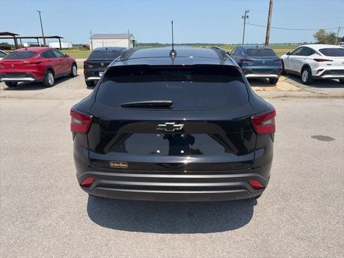 New 2026 Chevrolet Trax LT w/ Midnight Edition FWD image 5