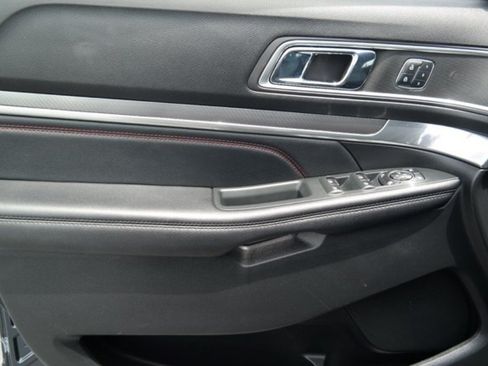Used 2017 Ford Explorer Sport w/ Equipment Group 401A AWD/4WD image 8