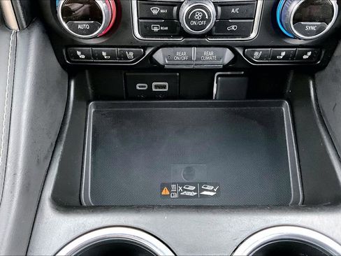 Used 2024 Chevrolet Suburban Premier image 15