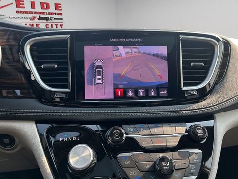 Used 2024 Chrysler Pacifica Limited AWD/4WD image 22