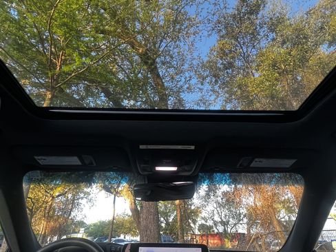 Certified 2025 Lexus ES 300h w/ Premium Package image 36