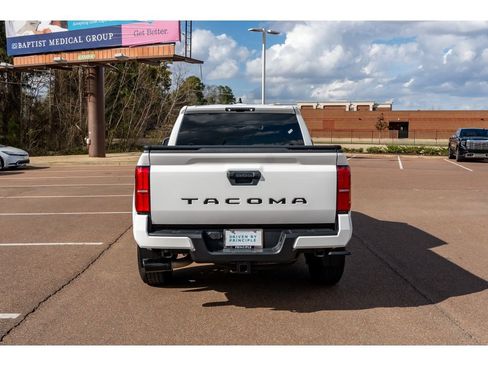 Used 2024 Toyota Tacoma TRD Sport image 7