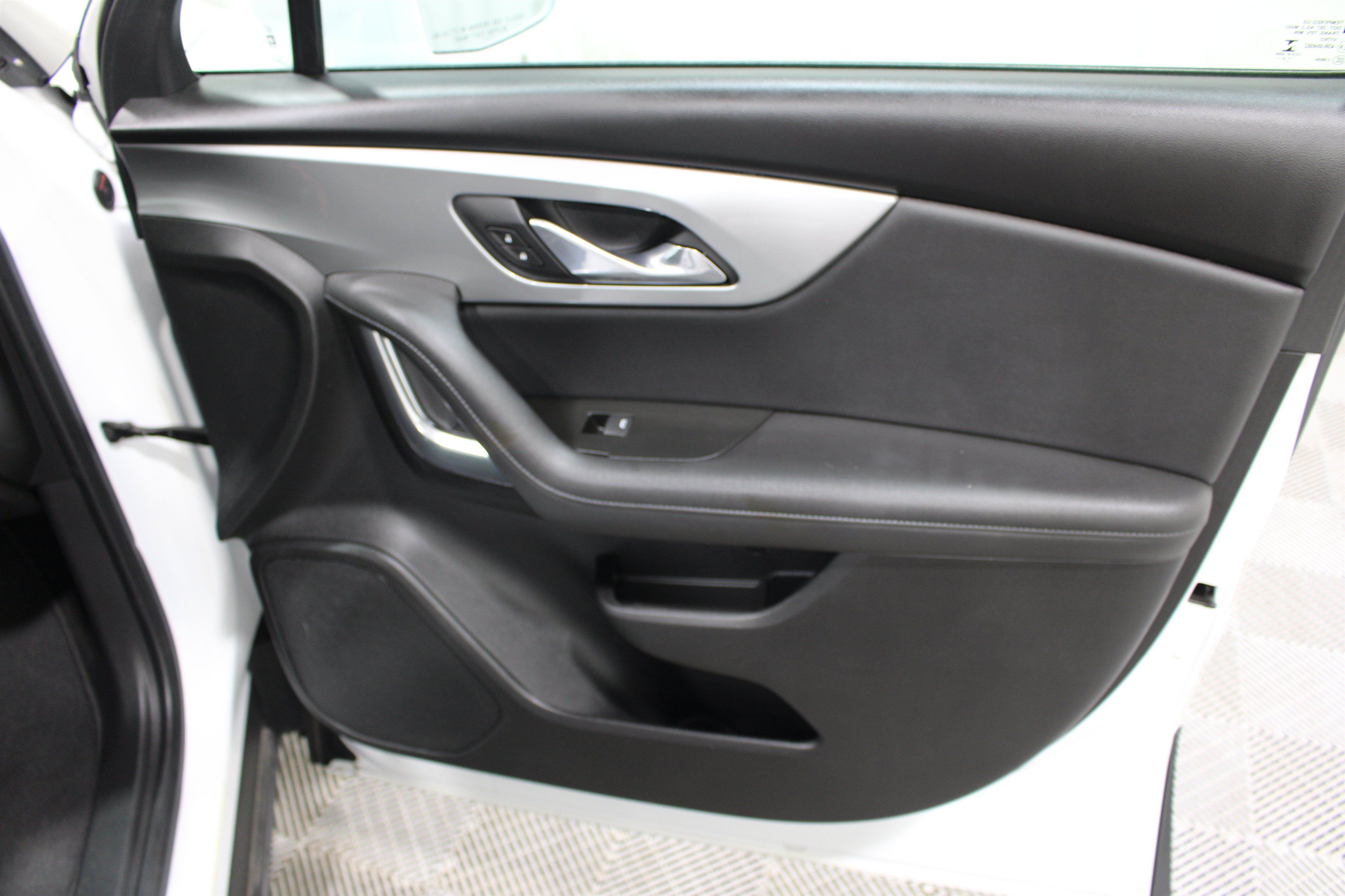 Used 2020 Chevrolet Blazer LT FWD image 26