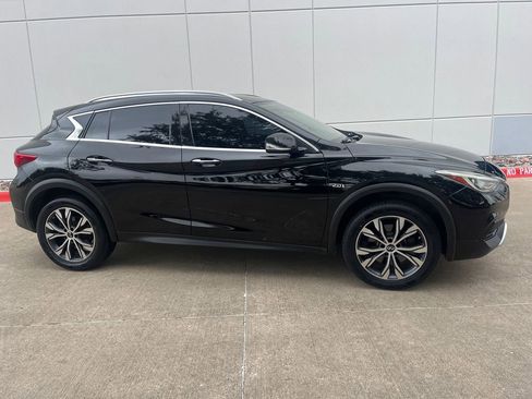 Used 2017 INFINITI QX30 Premium w/ Cargo Package image 10