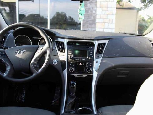 Used 2014 Hyundai Sonata Hybrid image 30