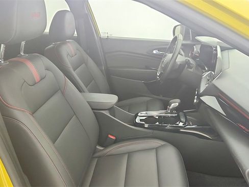 Certified 2024 Chevrolet Trax RS w/ Sunroof Package image 31