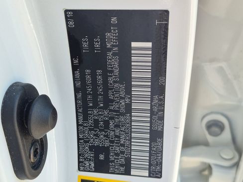 Used 2018 Toyota Highlander Plus FWD image 23