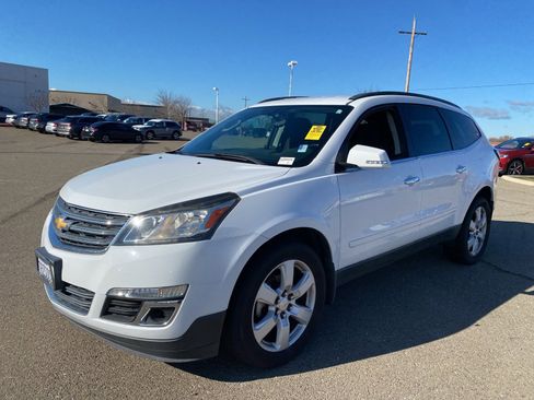 Used 2016 Chevrolet Traverse LT w/ Style and Technology Package image 1