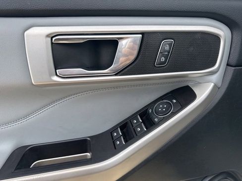 Used 2022 Ford Explorer XLT w/ Equipment Group 202A image 19