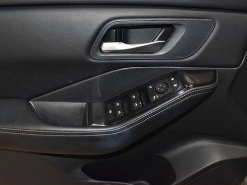 Used 2025 Nissan Rogue SV image 28