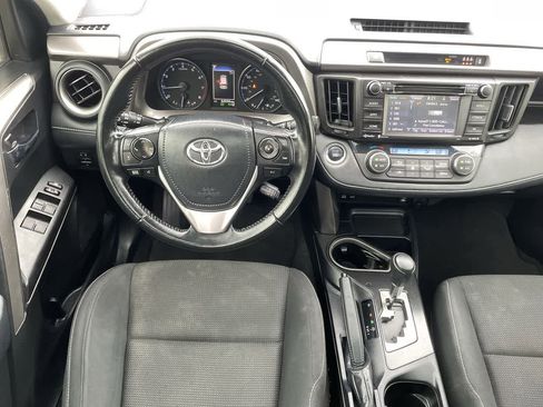 Used 2018 Toyota RAV4 XLE FWD image 11