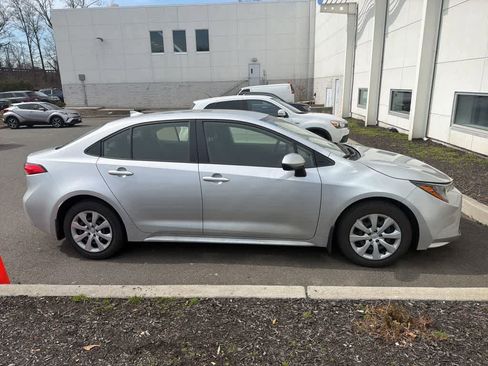 Used 2022 Toyota Corolla LE w/ Carpet Mat Package (TMS) image 19