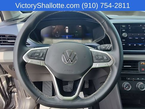 Used 2022 Volkswagen Taos SE FWD image 10