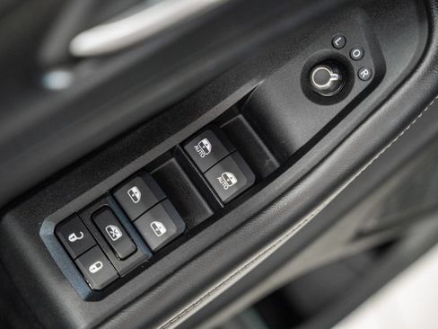Certified 2023 Jeep Grand Cherokee Laredo AWD/4WD image 35
