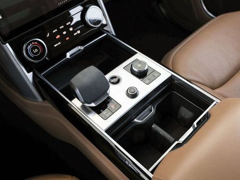 Used 2023 Land Rover Range Rover SE image 8