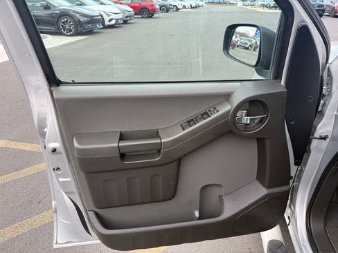 Used 2015 Nissan Xterra S image 11