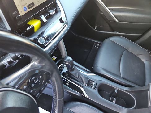 Used 2023 Toyota Corolla Cross XLE w/ Convenience Package AWD/4WD image 25